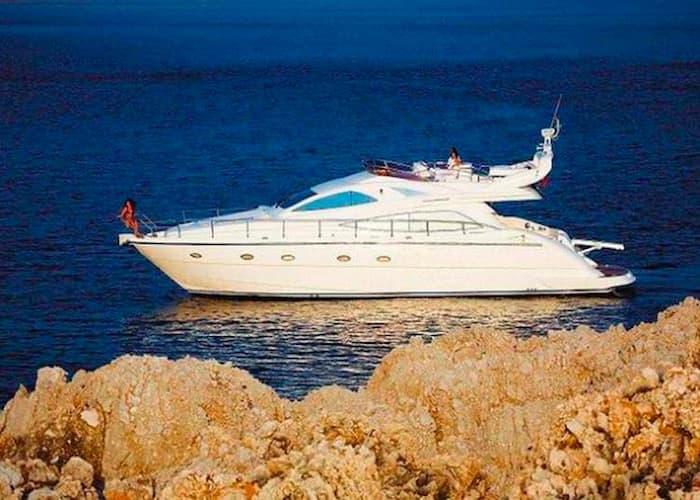 private yacht rental greece