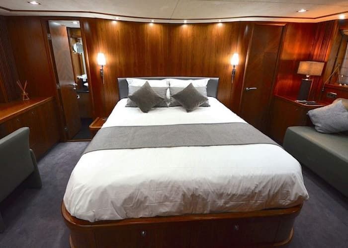 private yacht accommodation, double cabin, Ionio yacht rental