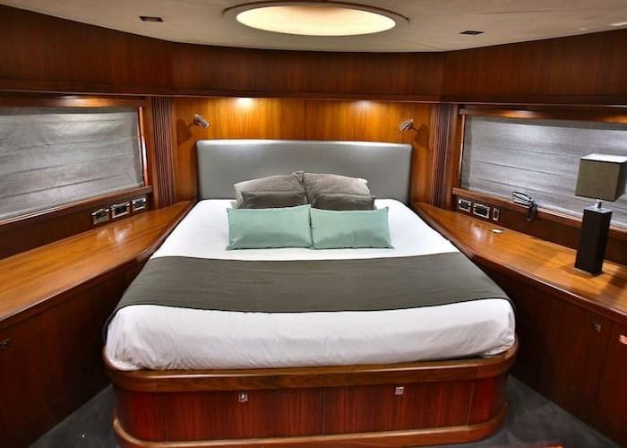 yacht cabin, yacht accommodation, Corfu yacht rental Ionio